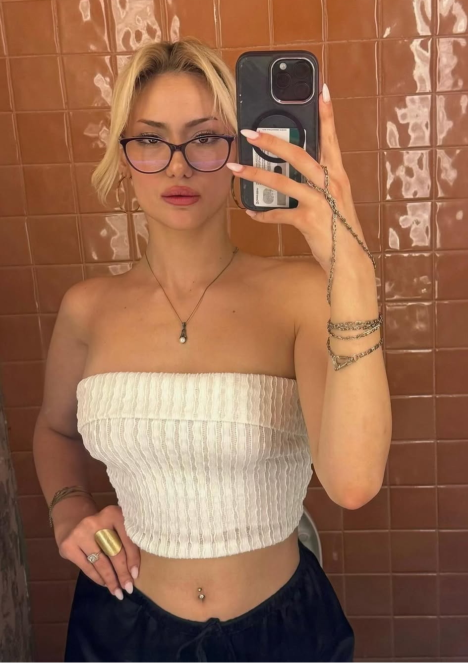 Zincirli Duygusal Kadın Bayan Escort Kaderin
