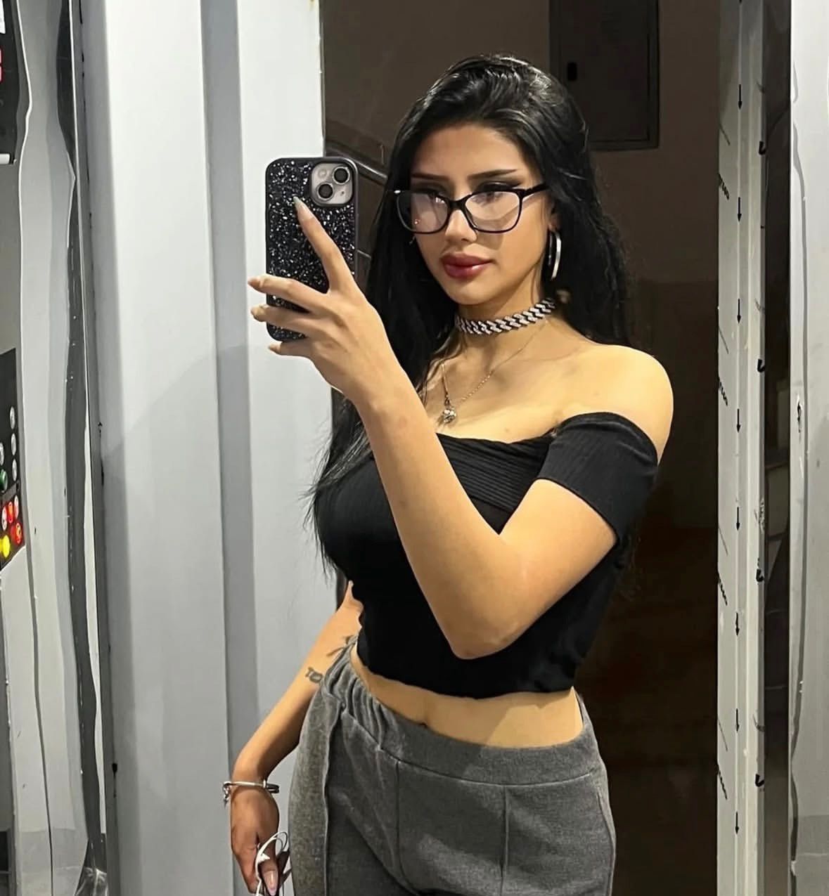 Elmacık Kadın ve Sevgili Escort Bayan Tuğçe